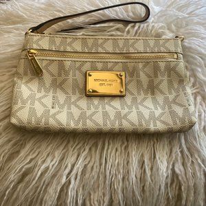 Michael Kors | Jet Set Signature Wristlet | Vanilla